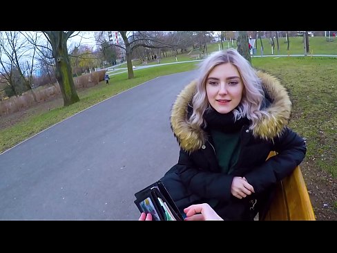 ❤️ Gleypir heitt ásamt ókunnugra fyrir peninga - blástur í garðinum eftir Evu Elfie Klám á klám is.hentaizm.ru ❤
